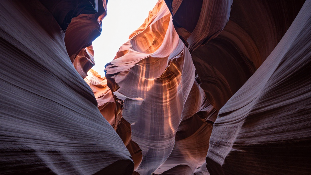 北美洲科罗拉多高原峡谷拂晓景象